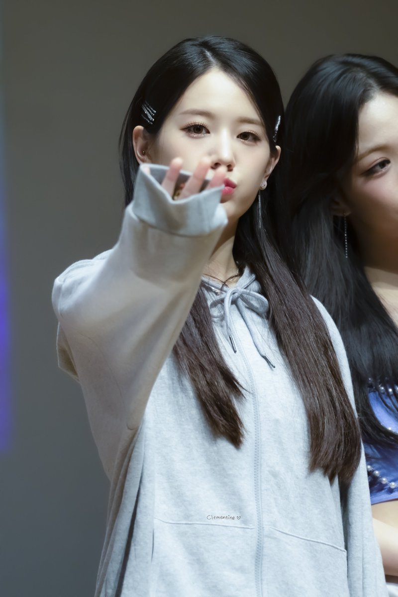 CLEMENTINE_1227's tweet photo. 220715 팬사인회

#ThankYouGyuri
#장규리 #규리 #JangGyuRi #Gyuri
#fromis_9 #프로미스나인 https://t.co/AZ6HGjdCWS