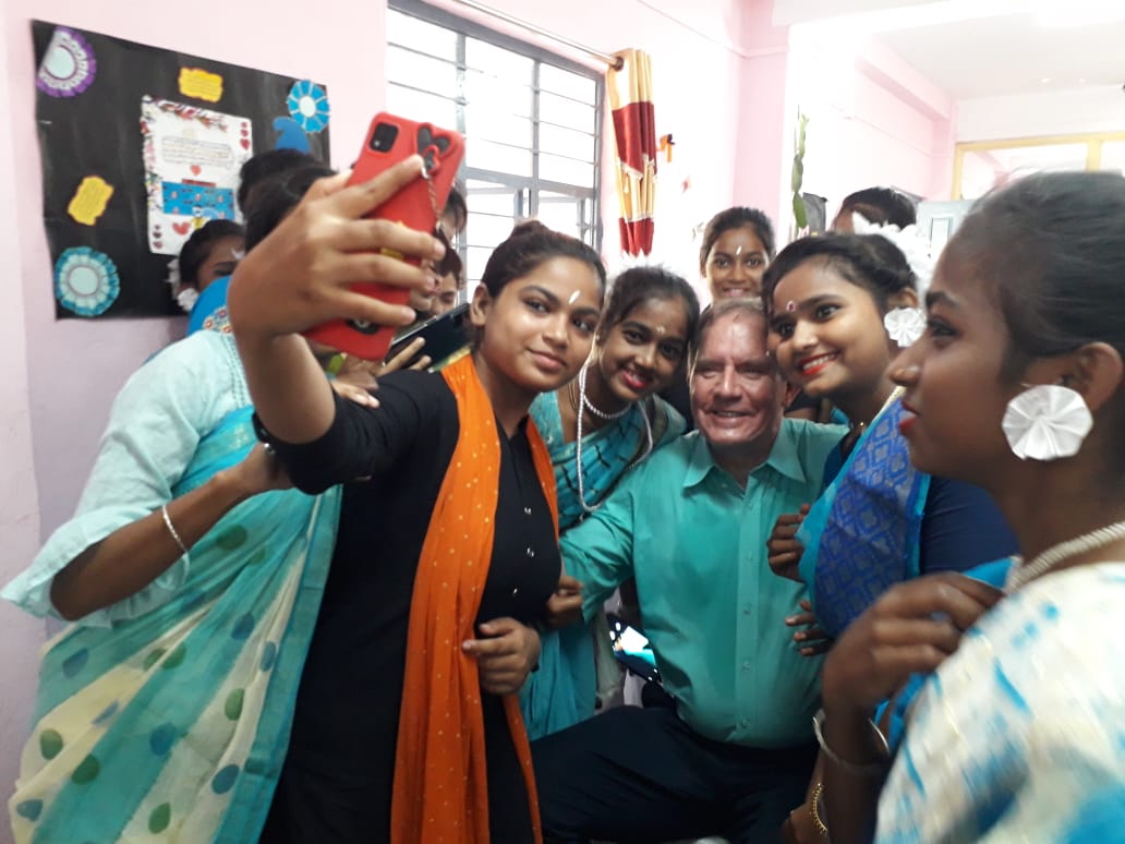 NickDLow's tweet photo. 🇬🇧🇮🇳🤷‍♀️

Privileged to spend today with @KolkataSanved, Sundarbans Social Development Centre and Young Change Leaders in Mandirbazar. A joyous and stirring observation of #EndHumanTrafficking Day and proof of the power of community activism as a force for good. @UKinKolkata https://t.co/1NaDjnCaaV