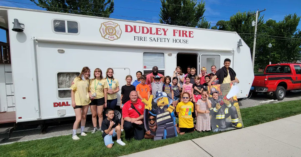 Ourbrightfutur1's tweet photo. The Dudley Fire Department visited our students yesterday and taught them about kitchen safety and fire safety! Our students were shown hands on experience!
#OBF #OurBrightFutureInc #STEMingintosports #summerprogram #summer2022 #nicholscollege #CIPA #truerobotics #robotics https://t.co/C3tlFHSOve
