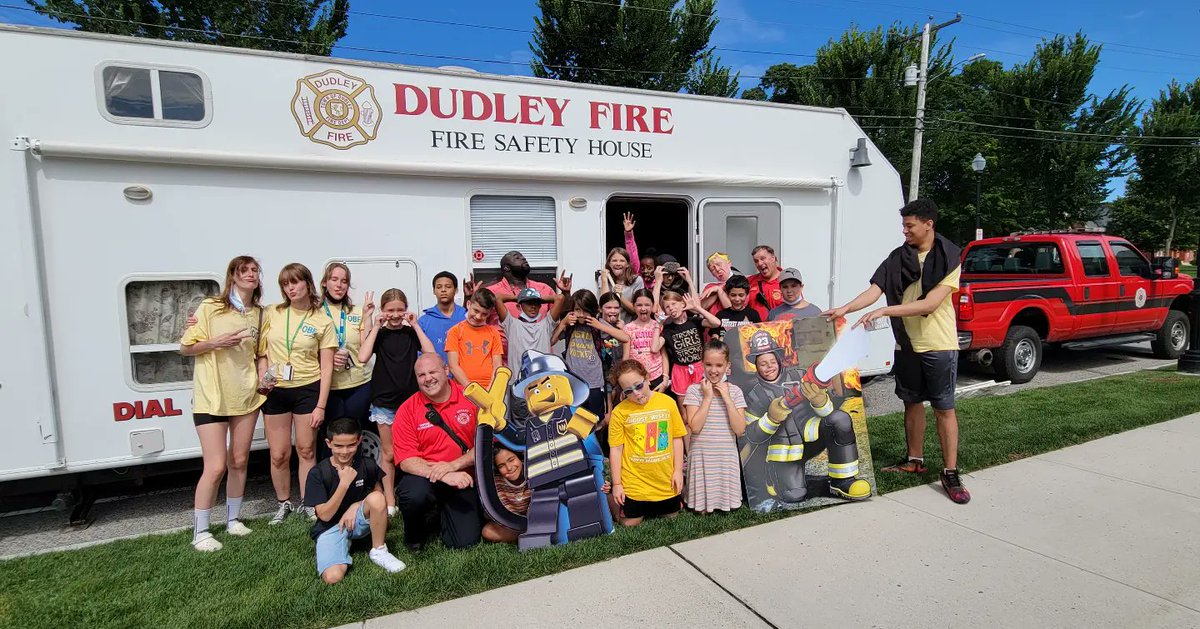 Ourbrightfutur1's tweet photo. The Dudley Fire Department visited our students yesterday and taught them about kitchen safety and fire safety! Our students were shown hands on experience!
#OBF #OurBrightFutureInc #STEMingintosports #summerprogram #summer2022 #nicholscollege #CIPA #truerobotics #robotics https://t.co/C3tlFHSOve