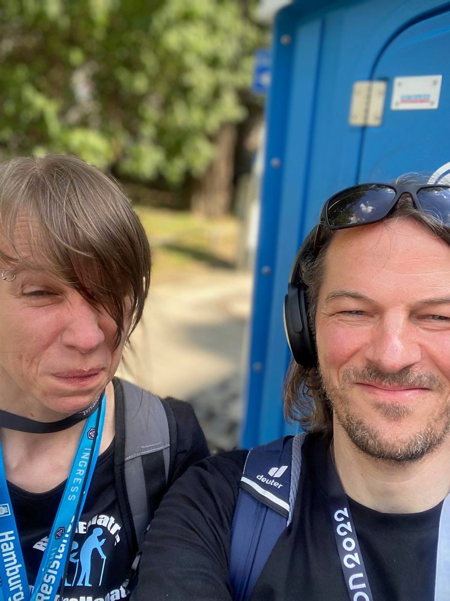 EndeDesMonats's tweet image. Guarding the shard portal 👃❌
Blue agent DixieKlo is with is. 😆

#EmbeddedReporter
#Ingress
#Anomaly
#Superposition