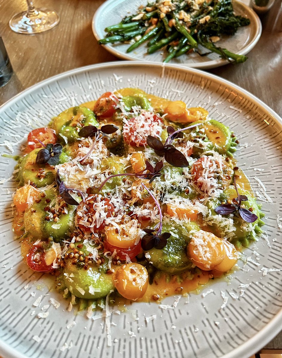 PershorePatty's tweet image. The final meal of our Devon / Cornwall trip ended on a huge high with dinner @_Appletons 

We love this restaurant for its Italian dishes, amazing cocktails and friendly welcome. I couldn’t imagine going to Fowey and not booking a table here, it’s just so good!