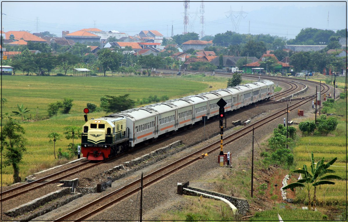 rioprabowohrp's tweet photo. Kamandaka berloko CC201 vintage no 69
#fotosepur #cc20169 #keretaapikita https://t.co/aXTTXEMsof