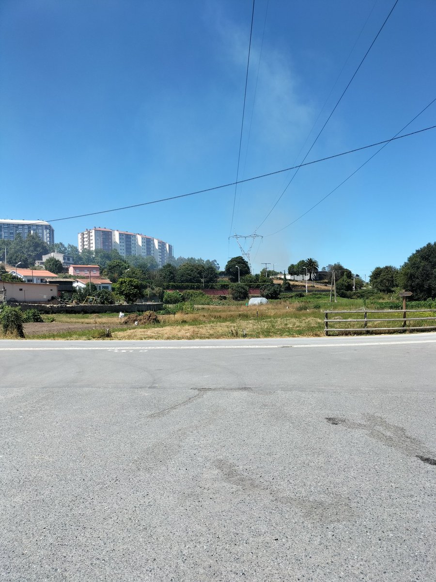LuisR_86's tweet photo. Pues parece que tenemos otro incendio en Novo Mesoiro, Feans 🙈🙈🙈 @silcerino @EloyTP @superkarmen @3stebanvd https://t.co/j1TIos68LD