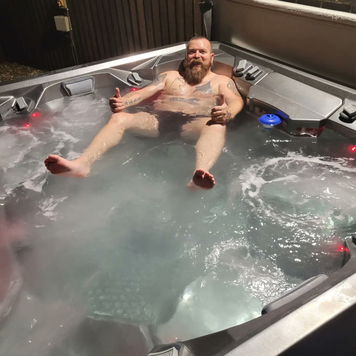 ChatHelping's tweet image. We're at RAF Wainfleet for the weekend.  10pm hot tub fun last night!