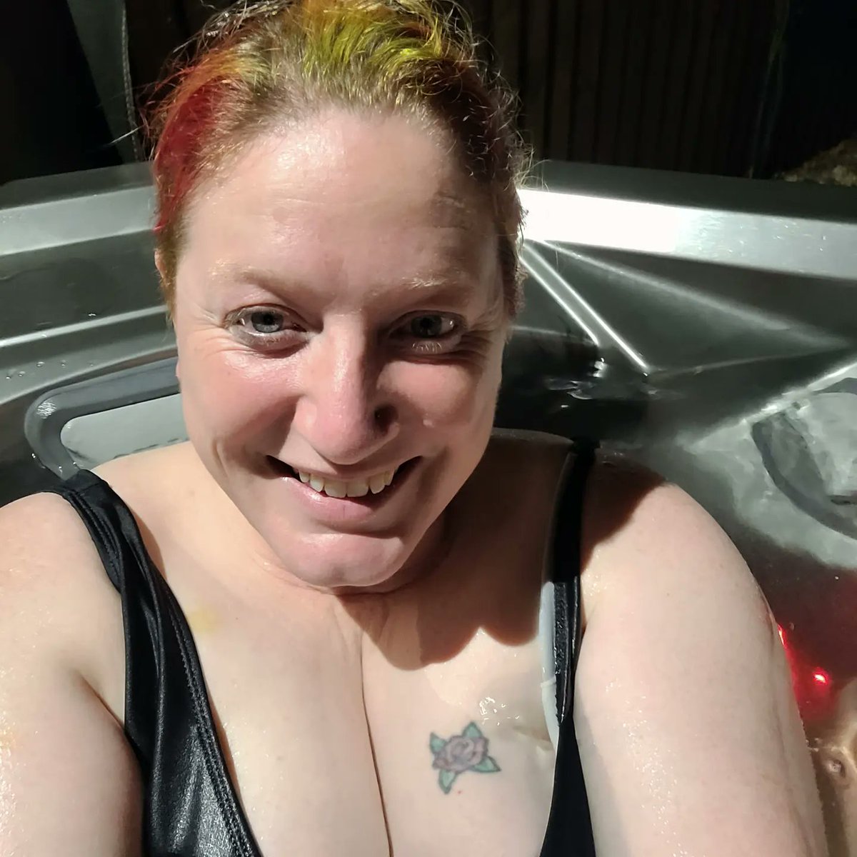 ChatHelping's tweet image. We're at RAF Wainfleet for the weekend.  10pm hot tub fun last night!