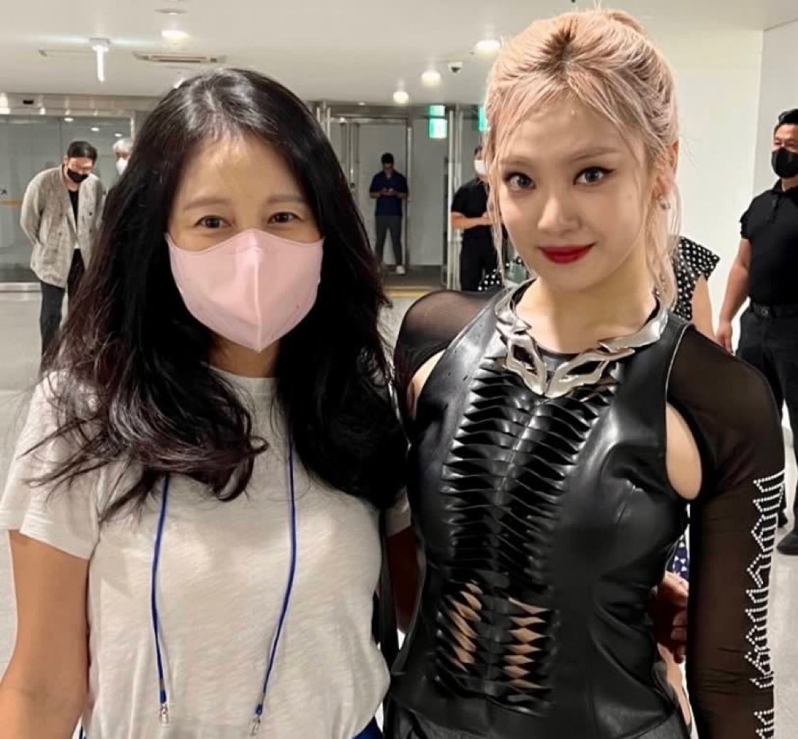 AESPA_UNIVERSE's tweet photo. 220730 - joohee.cho Instagram Update with #NINGNING
‘She’s got that born talent of onstage presence. You did well today!’
.......
‘Blessings for a bright future ahead’
🔗 https://t.co/SkC1m0P7Uz
#aesoa #에스파 @aespa_official https://t.co/VP9ZalY9UE
