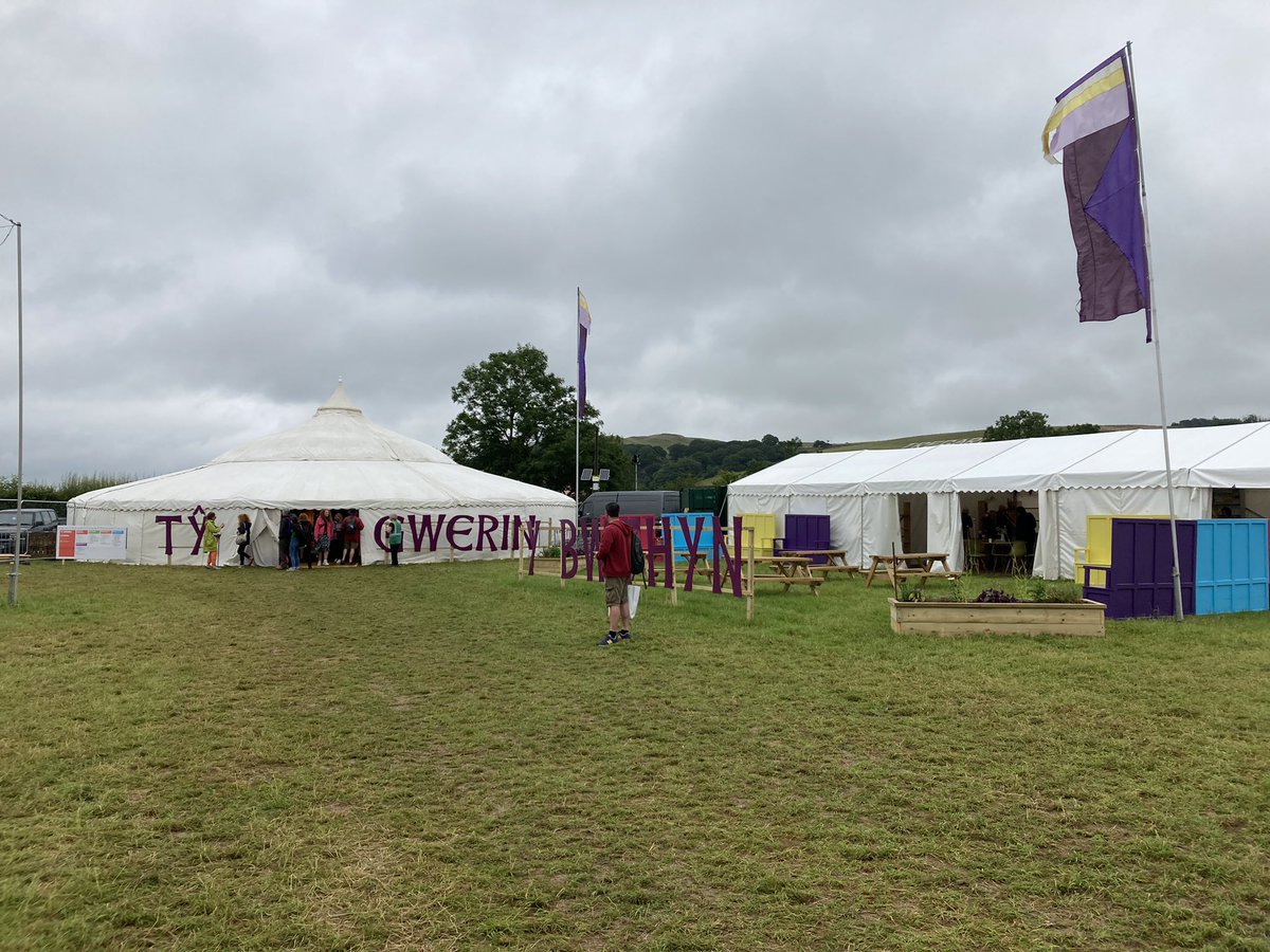 DawnsioGwerin's tweet photo. Ein stondin yn Y Bwthyn Gwerin @eisteddfod yn ei lle! Cofiwch hefyd ddod i Tŷ Gwerin bob dydd am 12:00 DAWNSIO! (11.00yb Dydd Llun) 
WFDS are on the @Eisteddfod_eng field and remember our events at Tŷ Gwerin every day at 12:00 (11am on Monday) #eisteddfod2022 #EisteddfodTregaron https://t.co/54OKju9Ld4