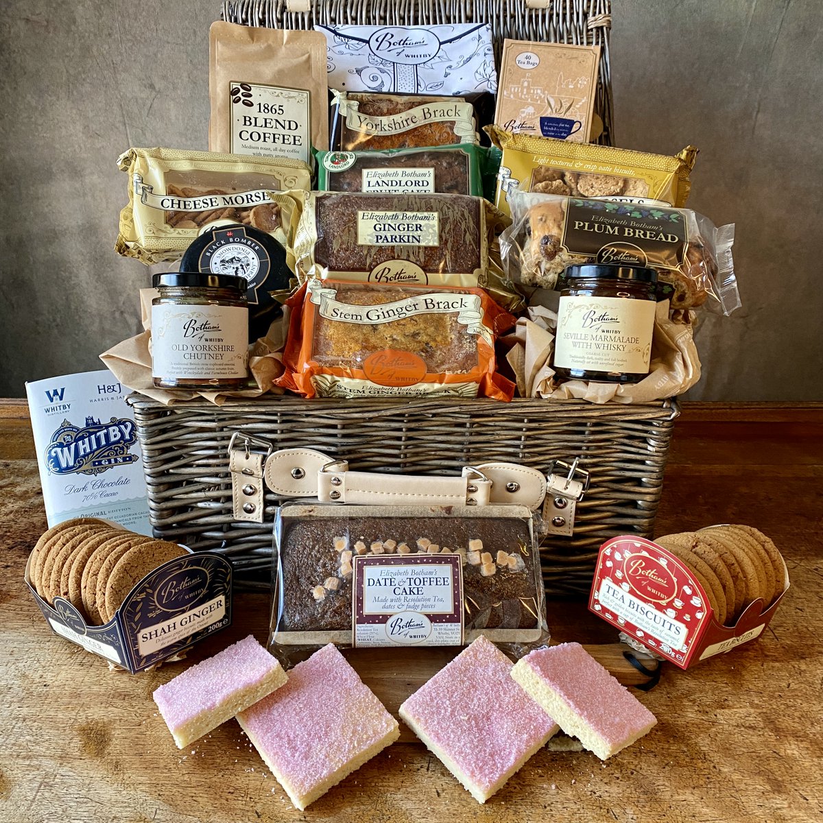 BothamsofWhitby's tweet photo. 💒Happily Ever After ~ Wedding Day gift ideas! 💒
Send a #weddingday gift as sweet as our Pink Sugar Shortbread!
Find out more ➡️ https://t.co/bGDnsHZM8K
#bothams #whitby #giftideas #wedding #weddinggiftideas #giftideas #hamper #yorkshire #whitbyhamper #bypost https://t.co/tByiMrRJ5P