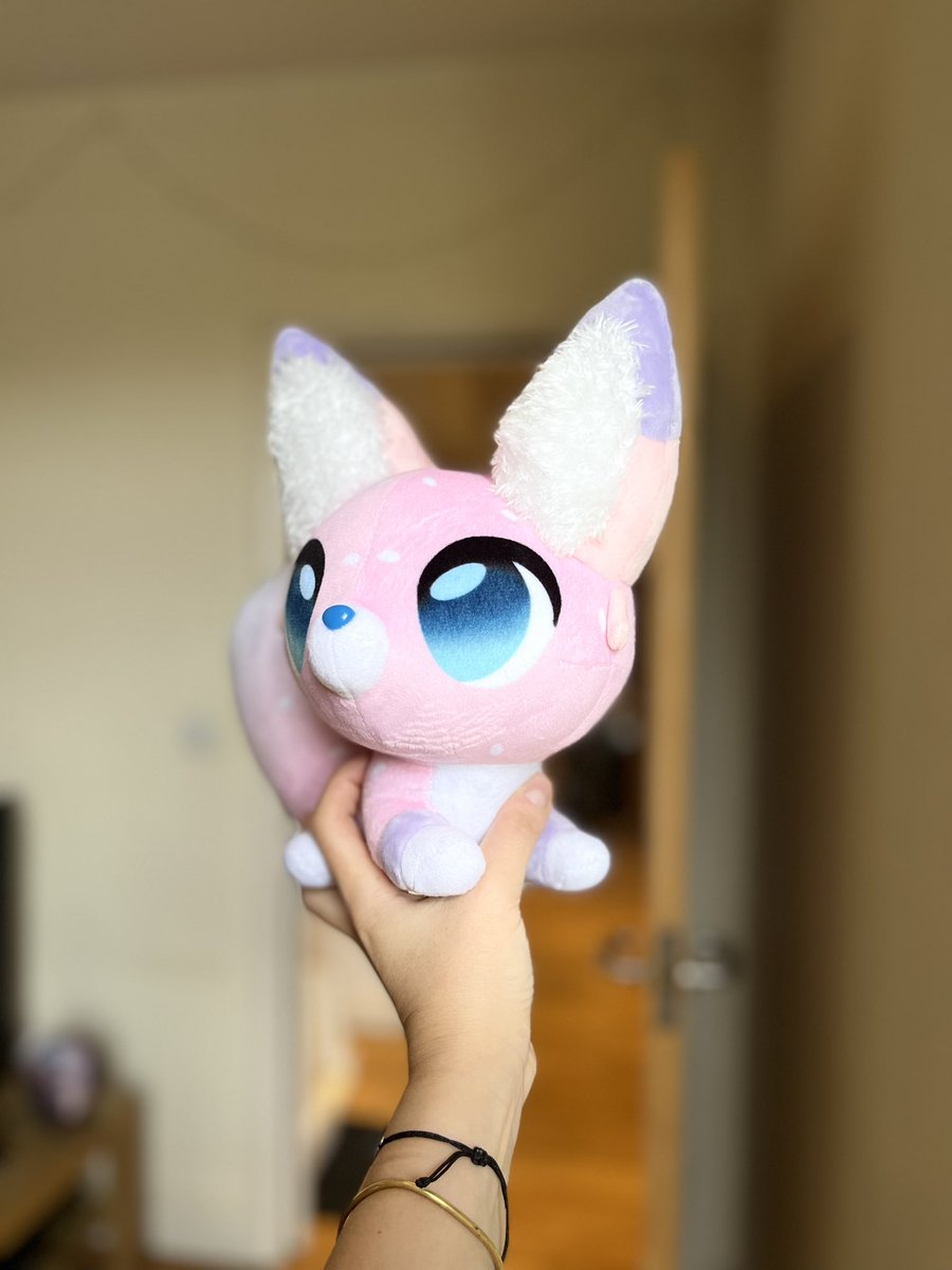 Gm! 

A wild tiny fox appeared on our doorstep this morning and more are coming soon 🦊💛 stay tuned! 

#TinyFamiliars #Plushtoy