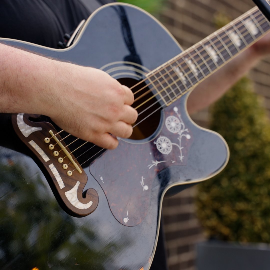 Join us this afternoon after SailGP for some live music in 'The Garden @ Crowne Plaza'!
4.30pm - 6.30pm!! See you there!! 🎉🥂🎵
Make sure you #Tagus and show us that you're here!