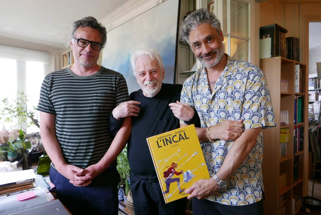 DiegoMoldesGonz's tweet photo. Filmmaker @TaikaWaititi and actor and musician @AJemaineClement visit @alejodorowsky Paris, July 26.
Pics by artist @PascaleMJodo 
Waititi will adapt The Incal, a well-know comic book, into a movie.

Good luck! https://t.co/cHQKvpYB3Z