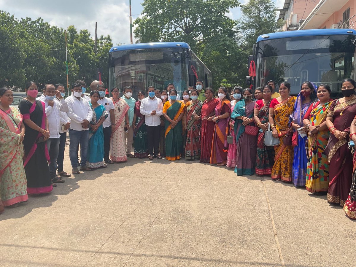 bmcbbsr's tweet photo. Ride in #GreenMobililty by City Leaders.
To promote #pollutionfree transport in Bhubaneswar Hon'ble Mayor @MayorofBBSR, BMC Commissioner, all Corporators & Team BMC today commuted on #MoEBus. We request all to use this green mobility #MoEBus & #MoERickshaw for #GreenBhubaneswar https://t.co/s15Gmgpykr