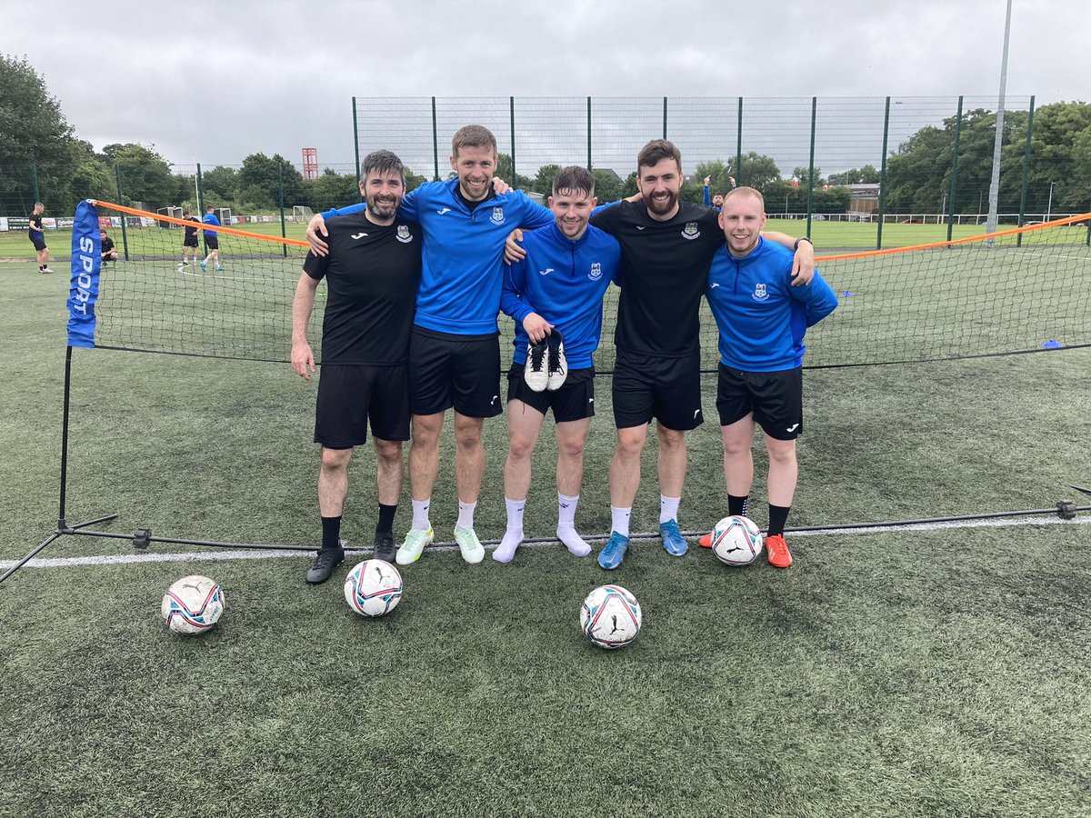 shay_ken1974's tweet photo. When the gaffer @CiaranCaldwell7 gives the @CrumlinUnitedFC lads the day off and they insist on an early morning session.
#topgroup
#docrelax
#poddyredarse
#oldiesgoldies https://t.co/dYbKZFRvx2