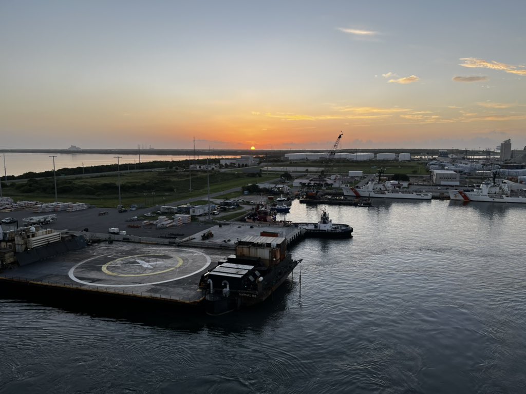 A2sMommy's tweet photo. Sunrise from Port Canaveral, Fl. @spann https://t.co/colfRPEfSP