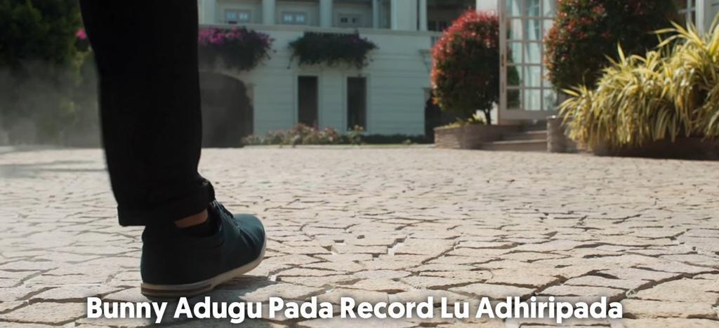 TrendsAlluArjun's tweet photo. Now TFI Most Liked tweet In 24 hours is under ICON STAR @alluarjun's foot👑
(166.3K+ • 18Hrs+)***

STYLE KING MASS SAMBAVAM 🔥

Note :Just for a ad photoshoot pic!!😎 https://t.co/LMTkauWOaE