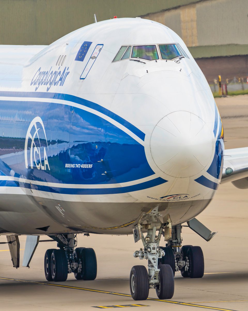 Supersi1's tweet image. Today&apos;s post features @CargoLogicAir epic @BoeingUK 747-400F as it makes it&apos;s way to it&apos;s stand @EMA_Airport after landing.
#Cargologicair #Boeing #Boeing747 #Cargo #EastMidlandsAirport #EMA #aviationphotography