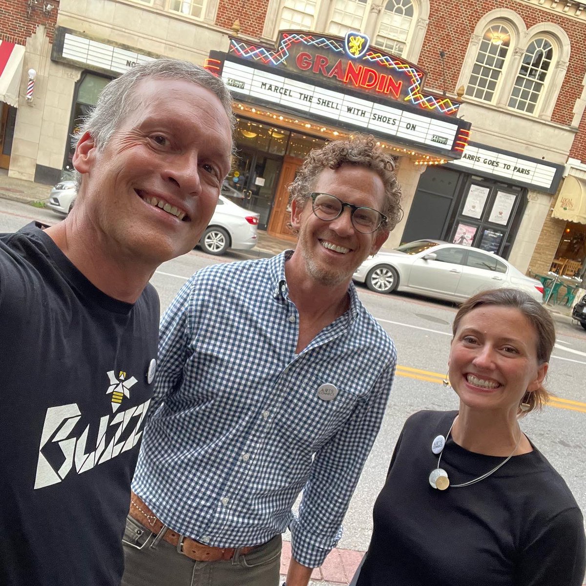 Listen 🎧 to today’s Buzz4Good radio show featuring #nonprofits that use the art to help people w/ psychological &amp; physical illnesses. Starring Shaleen Powell of Roanoke Cultural Endowment &amp; Douglas Jackson for <a href="/City_of_Roanoke/">City of Roanoke</a>.

Today 4p <a href="/WFIR/">WFIR News</a> or here: buzz4good.buzzsprout.com/701335/11049584