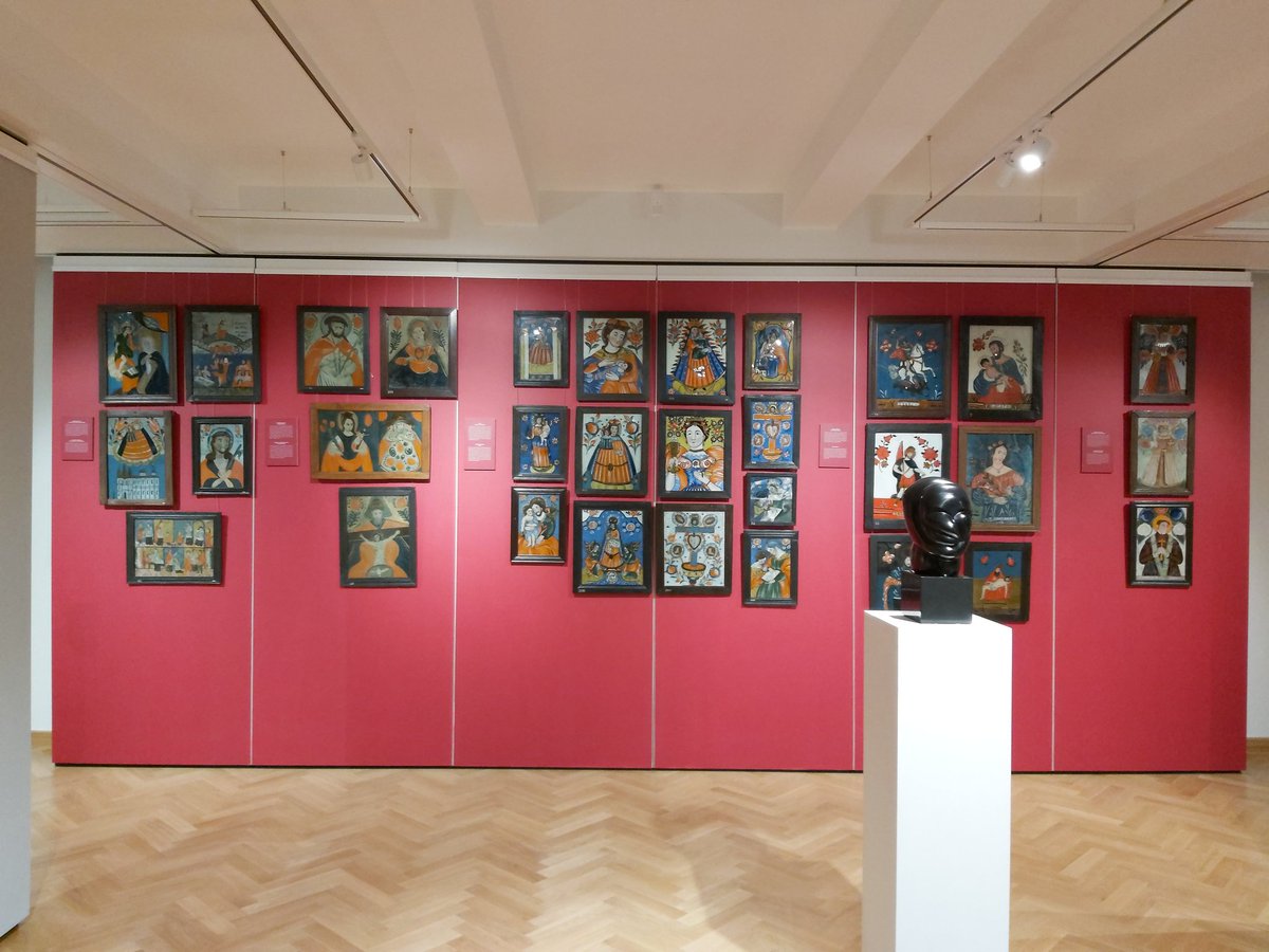 JDruzynska's tweet photo. Dziś Radio Kraków w @TheTatraMuseum w stulecie gmachu głównego. Świętowanie trwa,mnóstwo atrakcji w tym wyst. plenerowa i pierwsza wystawa po remoncie w gamchu głównym: Malarstwo na szkle/czysta forma. Fantastyczna wystawa. Polecam @RadioKrakow https://t.co/MV8aZvovtc