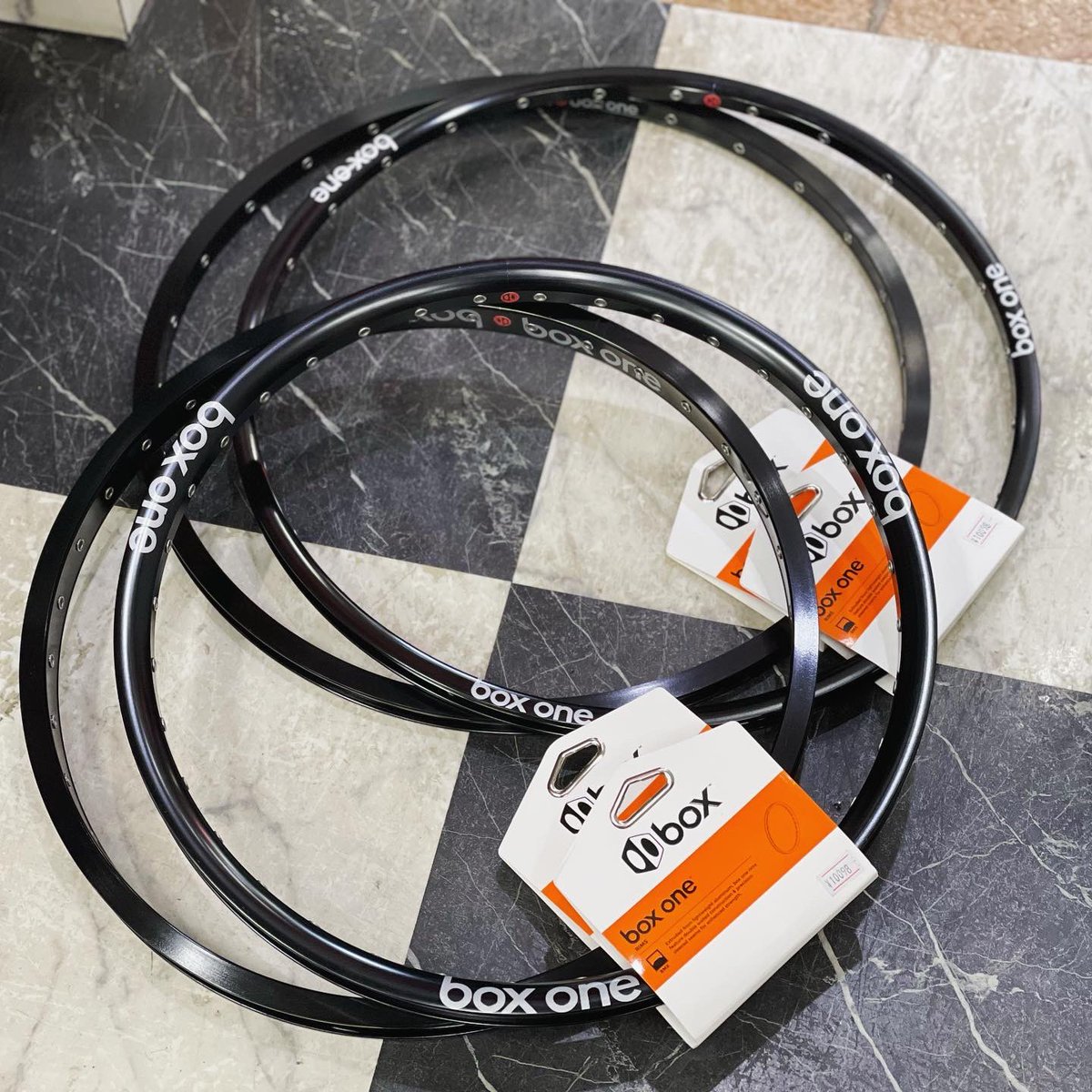 astbikes's tweet image. #BMXレーサー 御用達のパーツブランド #boxcomponents のパーツが入荷しました🇺🇸色物遊びが楽しいのも #BMX の醍醐味です💯
#astbikes #astforest #埼玉 #和光 #秩父 #ゴリラ公園 #秩父滝沢サイクルパーク #bmxkids #bmxracing