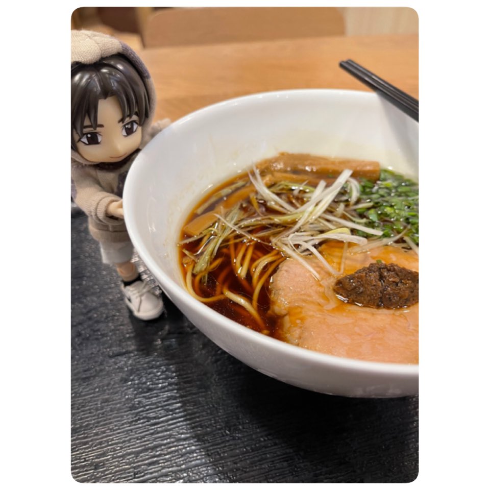 wiiwii_wiiwii's tweet photo. พิควาน กับ …
🍜 โชยุราเมง ของเขา
#刘海宽
#LiuHaiKuan
#หลิวไห่ควาน
#การเดินทางของพิควาน
#ShoyuRamen
#MenyaItto https://t.co/1jTt8wLOxY