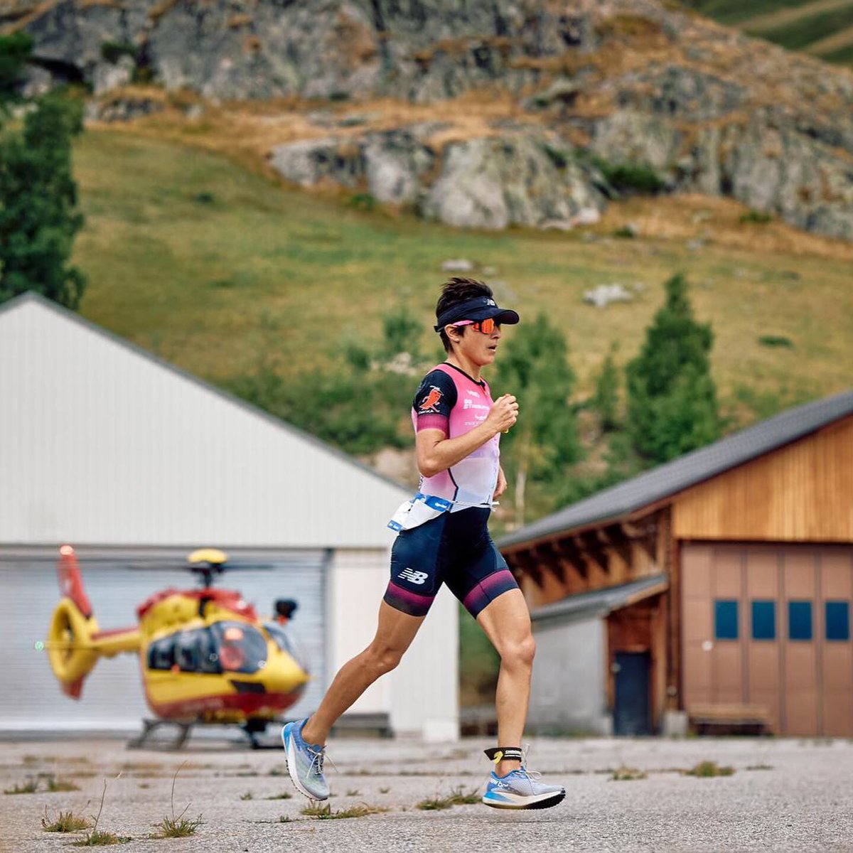 Bonita forma de introducirse 🌶 en el modo carrera y de bailar sobre los pedales 🥰 en una carrera Épica , única y brutal. Felicidades a todos los que terminaron en un día muy duro, a los organizadores , voluntarios y el público increíble.... instagram.com/p/CgmVeyvs6Pt/