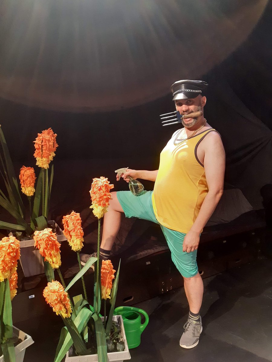 Are you a gardening enthusiast or maybe into leather? Red Hot Pokers 🔥🔥 you never know when you need a good fork!! Booking Now!! 😂🤣 camden.ssboxoffice.com/events/red-hot…