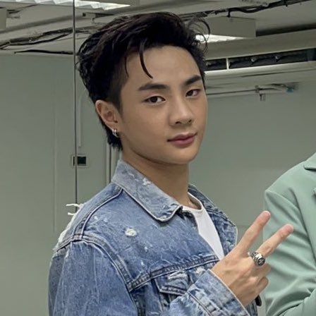 kpfiIms's tweet image. 🤍🤍🤍🤍🤍