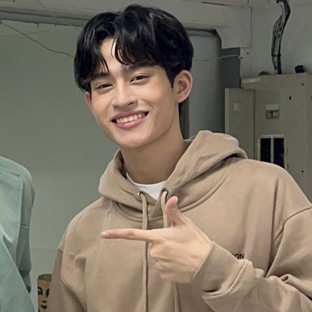 kpfiIms's tweet image. 🤍🤍🤍🤍🤍