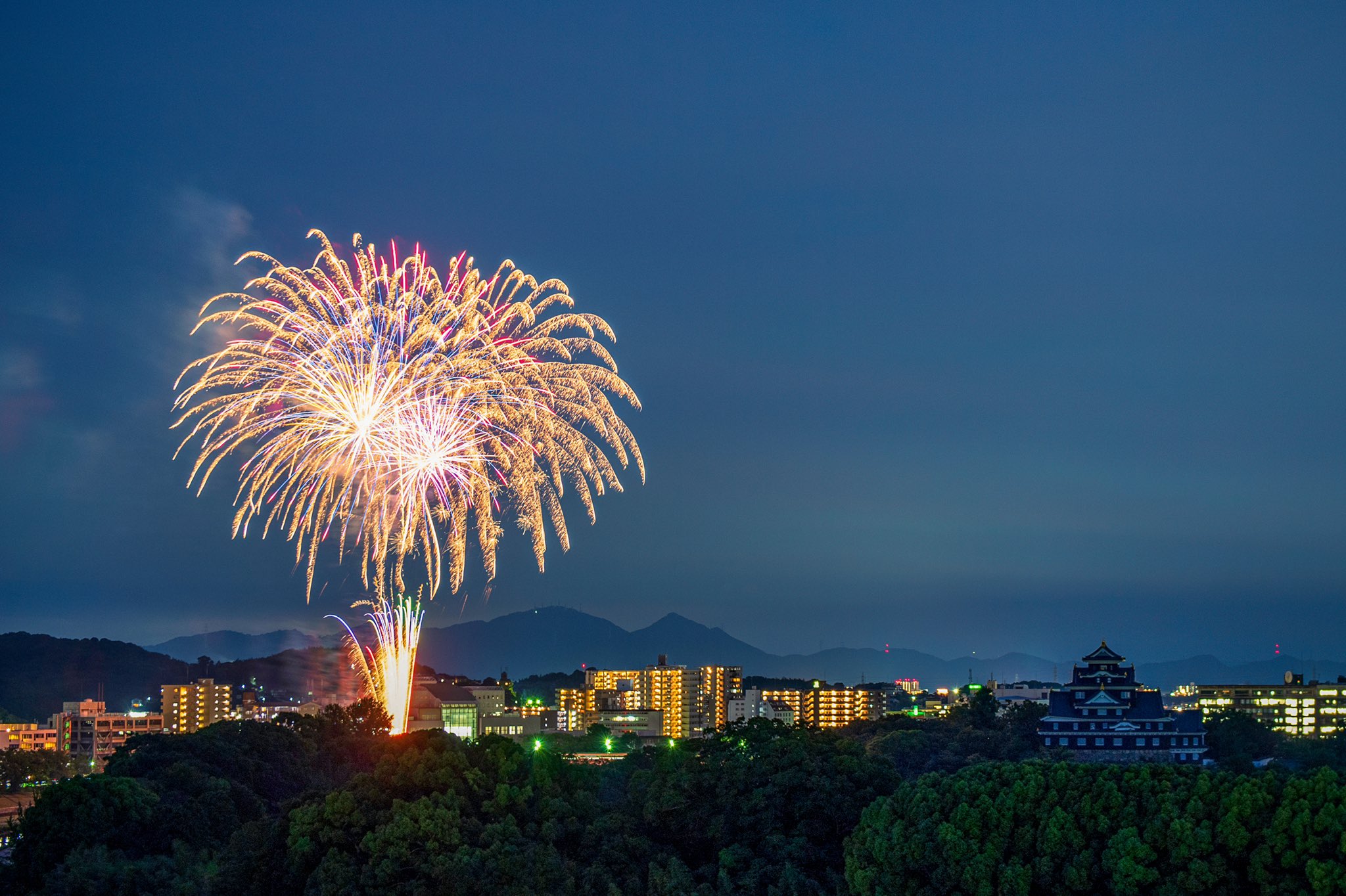 岡山プラザホテル 公式 こんばんは 岡山プラザホテルです 最近は岡山各所でシークレット花火が多いですね 岡山プラザホテルからは 岡山城と花火が同時に望むことが出来ますよ 岡山花火 T Co Zu0md6x7o4 Twitter