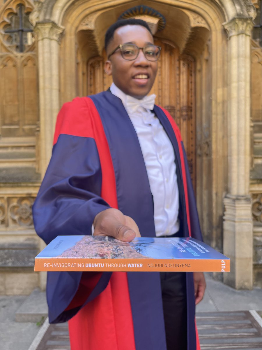 Ndjodi_ML's tweet photo. Grace & gratitude. My DPhil in Law, defended 2 years ago & thrillingly awarded the Subedi Prize for the best law thesis @UniofOxford was finally officially conferred.
Do fidem: an oath taken 2 utilise the knowledge accrued responsibly. My commitment is #UbuntuThroughWater https://t.co/TUOSa4nLei