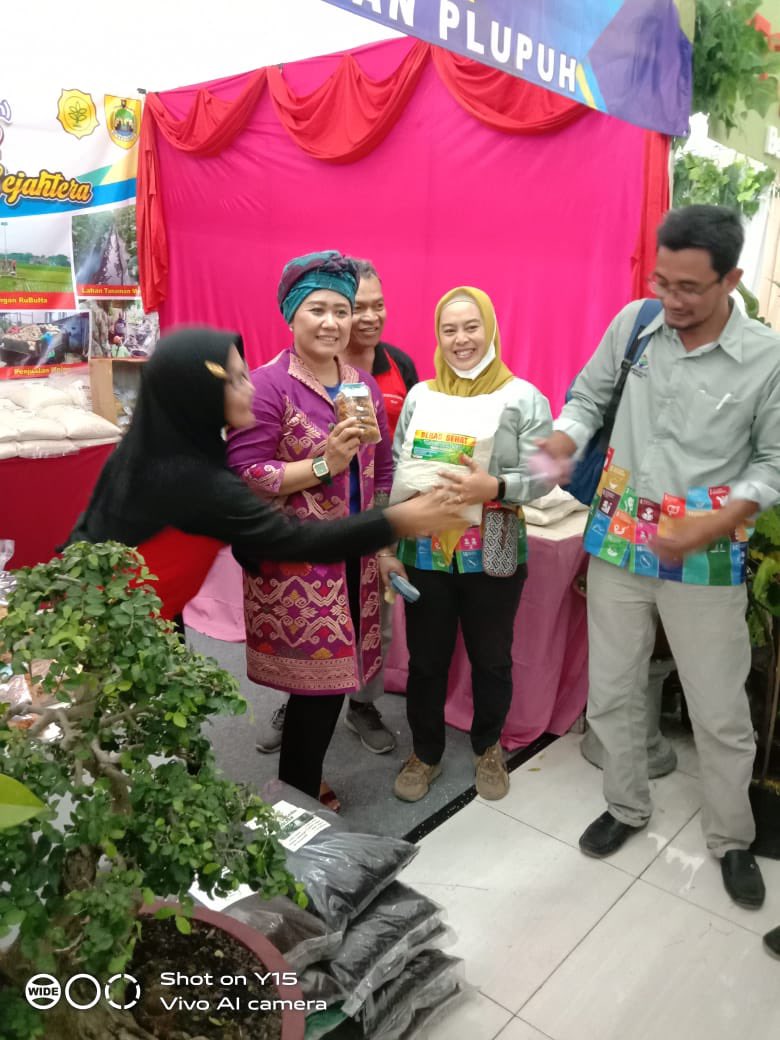 Tadi pagi bersama Menteri Desa mas menteri <a href="/halimiskandarnu/">ABDUL HALIM ISKANDAR</a>, Wabup Sragen, para dirjen, pendamping desa dll, menghadiri n jadi narsum talkshow dlm rangka ekspo pertanian oleh KTNA Sragen. Tks rawuh nya Gus Menteri nggih.<a href="/DPP_PKB/">DPP PKB</a> <a href="/FraksiPKB/">Fraksi PKB DPR RI</a> @kemendespdtt <a href="/DitjenPPMD/">Ditjen PPMD</a>