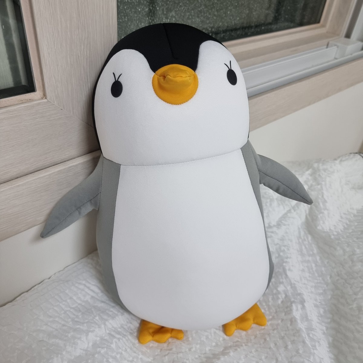 와앙 이거
펭귄 + 인형 + 목베개 엄청난 조합이라 샀는데 규도 갖고 있었던...!

귀엽고 쫀득말랑해서 안고 자기 딱 좋음 ☺