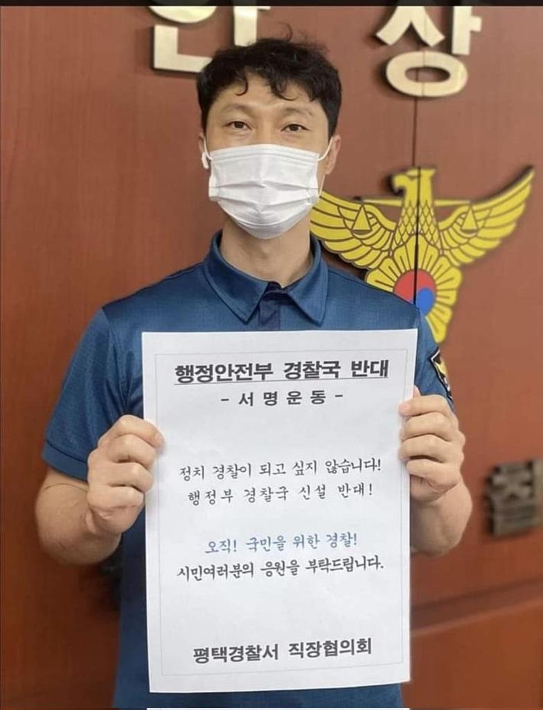 시냇물이 모여 강물이 되고 촛불이 모여 횃불이 되듯이 여러분들의 노력이 민주주의의 토대가 될것입니다. 응원합니다