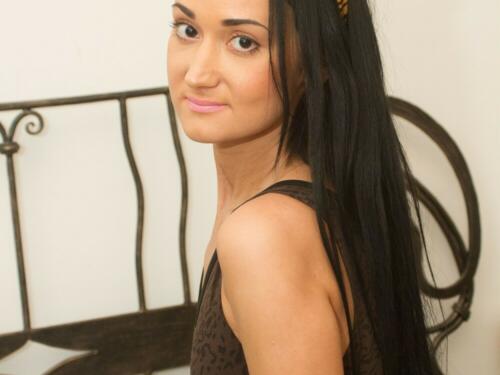 Ich kann Schnurren, aber ich kann auch Kratzen - *fauch* - Aber ich verspreche, das ich eine ganz liebe bin. Wann kommst du zu mir in das Körbchen? - Direkt zum Profil => rb.gy/9nfarx