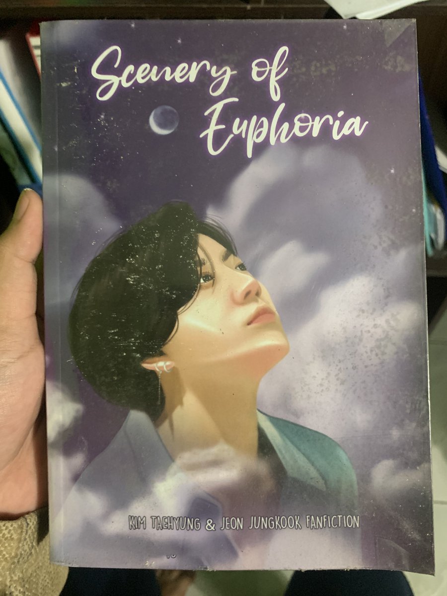 paopiper's tweet photo. Hai, ol! Aku mau jual buku ini karena lagi BU banget. Aku jual murah aja, bisa via oren juga. Kalau ada yang mau boleh DM yaa! https://t.co/Ad5JkWR3vw
