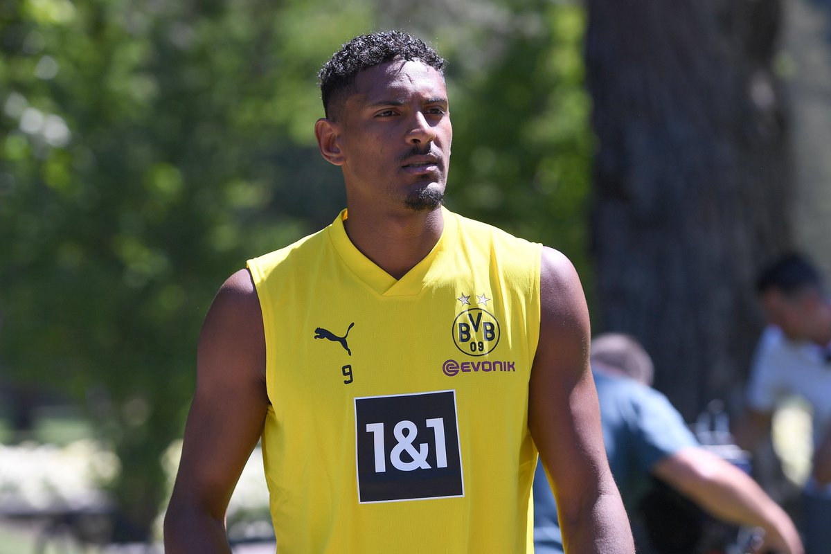 Borussia Dortmund (@bvb) on Twitter photo Haller kämpft gegen bösartigen Tumor
Sebastien #Haller wird dem #BVB mehrere Monate lang fehlen. Der histologische Befund ergab einen bösartigen Hodentumor. Wir wünschen Dir weiterhin viel Kraft, <a href="/HallerSeb/">Sébastien Haller</a>! 🙏
Zur Meldung: go.bvb.de/meldung-haller Haller kämpft gegen bösartigen Tumor
Sebastien #Haller wird dem #BVB mehrere Monate lang fehlen. Der histologische Befund ergab einen bösartigen Hodentumor. Wir wünschen Dir weiterhin viel Kraft, <a href="/HallerSeb/">Sébastien Haller</a>! 🙏
Zur Meldung: go.bvb.de/meldung-haller