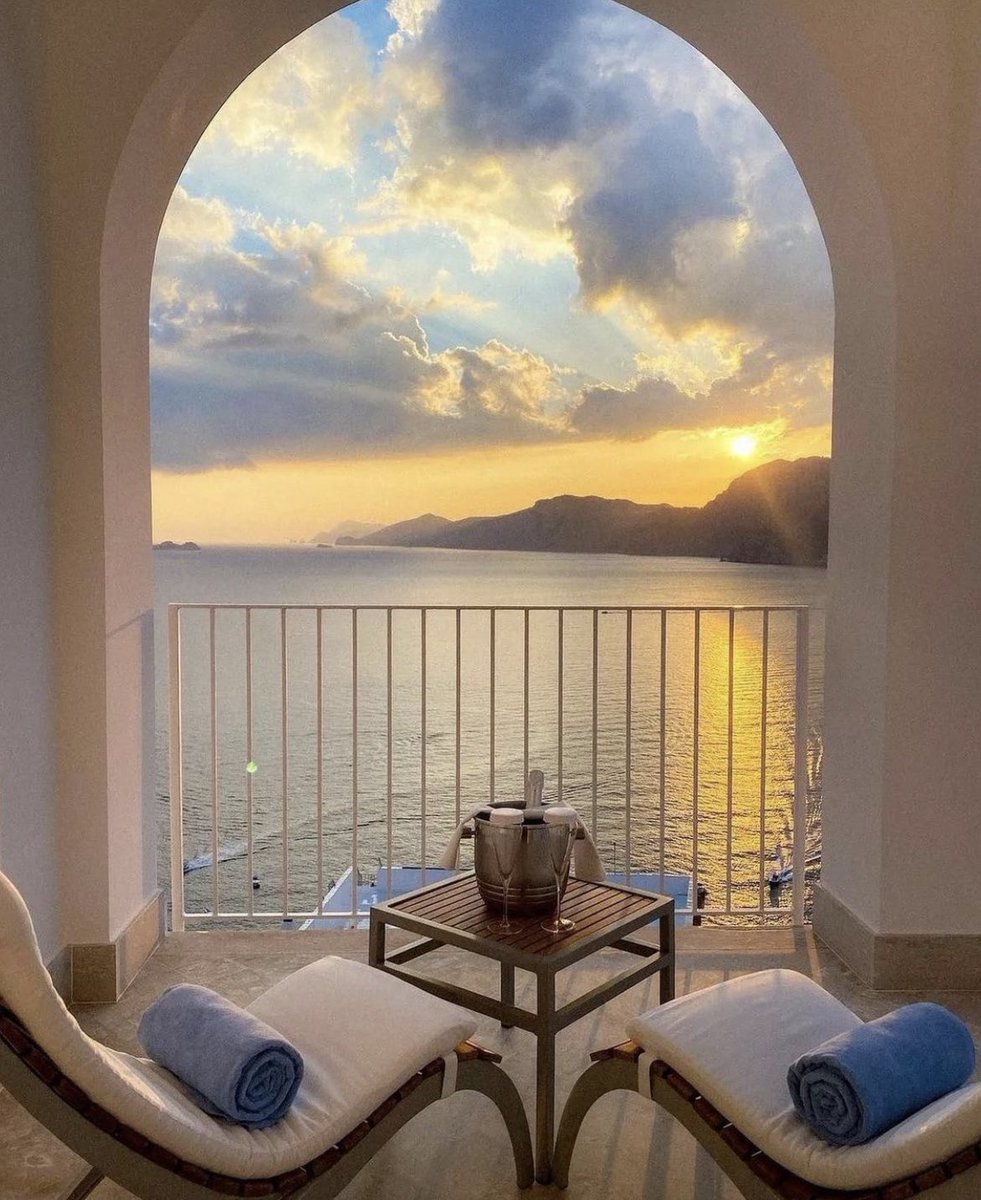 tmbIrpics's tweet photo. Amalfi coast moment 🌅🌤✨ https://t.co/kDByfnzxRa