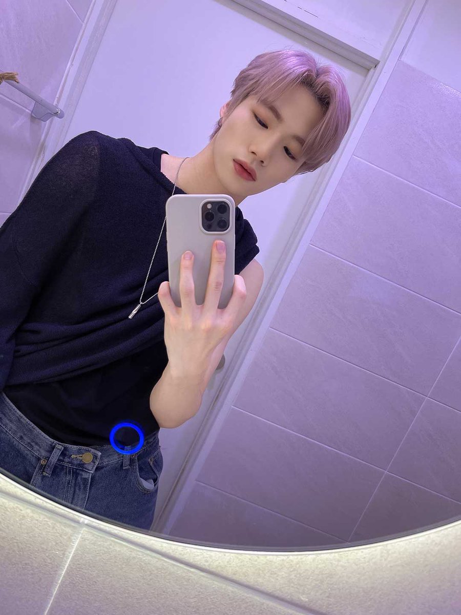 WUZO_BLITZERS's tweet photo. [📷][#CHRIS_RAID]
"I used to be addicted to soap, but I'm clean now."
 
#BLITZERS #블리처스 #CHRIS #크리스 https://t.co/TG7wYtGpOo