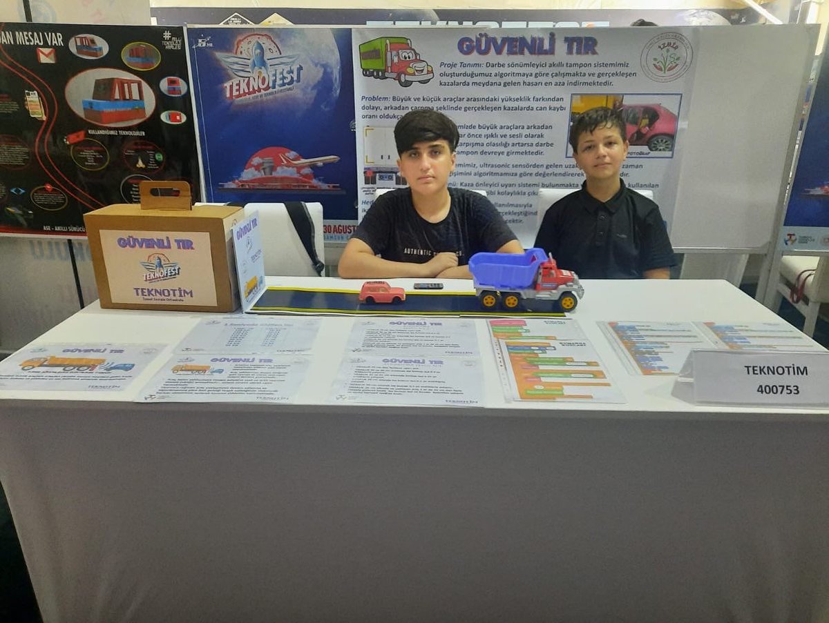 Türkiye Teknofest Akıllı Ulaşım Projesinde 8287 projenin içinde finale kalan 123 projeden 5’i İzmirden.İsmet Sezgin Ortaokulu olarak Teknofest Ordu’dayız.Bu gururu bize yaşatan Bilişim Teknolojileri öğretmenimiz Ahmet Derviş Serter ve öğrencilerimizi yürekten tebrik ediyoruz👏👏