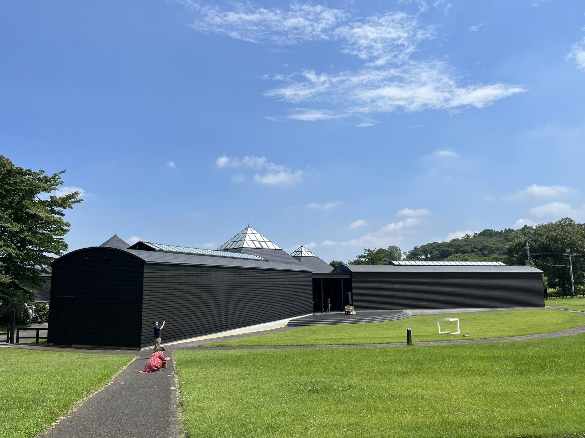 Sohei93 群馬 伊香保のハラミュージアムアークへ 須田悦弘さんの作品が登場したと聞いて訪問 特別展示室 觀海庵 に見事な 鉄線 が展示されているのを発見するも なんだか他にもあるようなモヤモヤ感 こんな分かりやすいはずはない 帰り際に