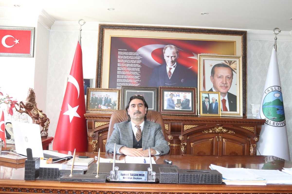 Kerbela'da şehit düşen İmam Hüseyin'i, 72 yarenini ve tüm şehitlerimizi rahmetle anıyor, canlarımız için barış, sevgi ve saygıyla yoğrulmuş bir dünya diliyorum. Tüm ibadetlerimiz Hak katında kabul ve makbul olsun.

İsmet Taşdemir Taşlıçay Belediye Başkanı <a href="/ismettas04/">İsmet Taşdemir</a>