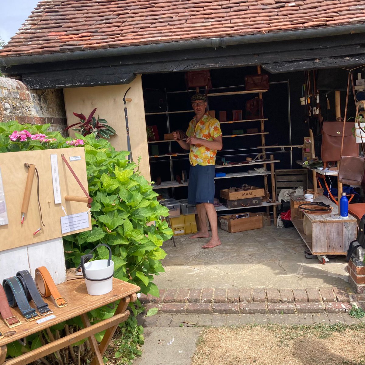 TheSussexGuild's tweet photo. Looking amazing in the sun at @MichelhamPriory  today with the Sussex guild. Open tomorrow  as well so make a day of it.
#sussexevents 
#sussexpast
#pastsussex
#Historicalhouses 
#WhatsOn 
#EastSussex
#creativeSussex 
#craftsshows
#handmade
#craftsmanship 
#art 
#craftInstagram https://t.co/NRpF2Bp1LM