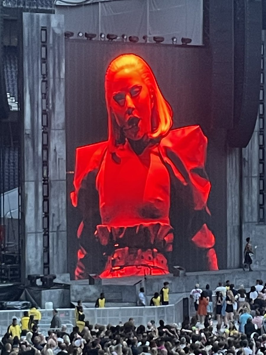 sslickmac's tweet image. So last night was epic again, keeps getting better #LadyGaga #ChromaticaBallLondon #ChromaticaBall #instagay