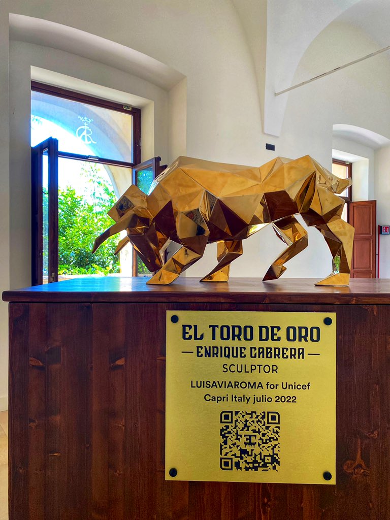 escultorcabrera's tweet photo. El Toro de Oro @escultorcabrera que fue expuesto en La Marina Grande en Capri anoche fue ya instalado en La Certosa di San Giacomo Capri Italy.
Todo listo para la Gala más esperada del verano 2022.
#ELTORODEORO
#UNICEF
#LUISAVIAROMA
#CAPRI
#CERTOSADISANGIACOMO https://t.co/puCyj1oOMH