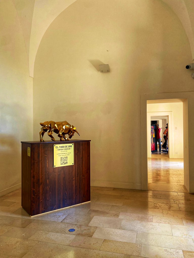 escultorcabrera's tweet photo. El Toro de Oro @escultorcabrera que fue expuesto en La Marina Grande en Capri anoche fue ya instalado en La Certosa di San Giacomo Capri Italy.
Todo listo para la Gala más esperada del verano 2022.
#ELTORODEORO
#UNICEF
#LUISAVIAROMA
#CAPRI
#CERTOSADISANGIACOMO https://t.co/puCyj1oOMH