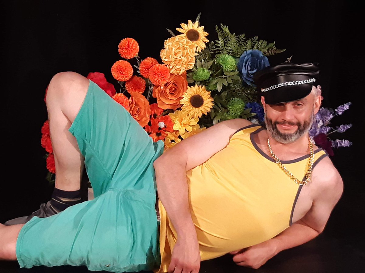 Enjoy a romp around the Rainbow 🌈 Garden in the delightful and at times tragic true life’s story!! Join Jay Jay in his Rainbow Garden and bring some tissues you may just need them 🤣😂#CamdenFringe#Theatremoney1#TheHenChickens#GatehouseLondon