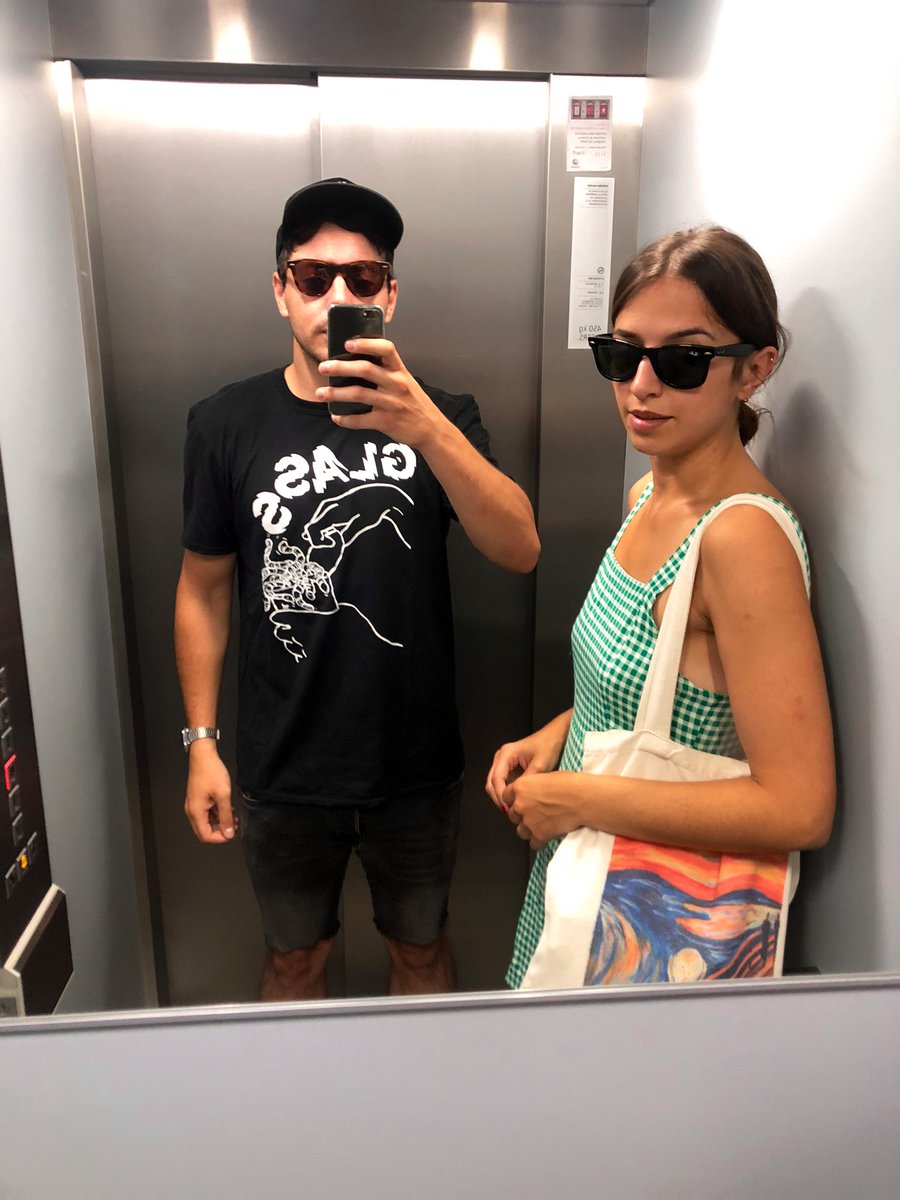 GuillEsteban's tweet photo. Camisetaza del grupo Glass, de mi amigo Chiqui Herrero: abogado penalista, pintor, chef y saxofonista (seguro que me dejo alguna profesión más). Un genio. Aquí lo podéis escuchar: https://t.co/cn0b0mk9AQ  (en el vídeo él no sale porque aún no se había enrolado en la banda). https://t.co/LvTXzyOJCy