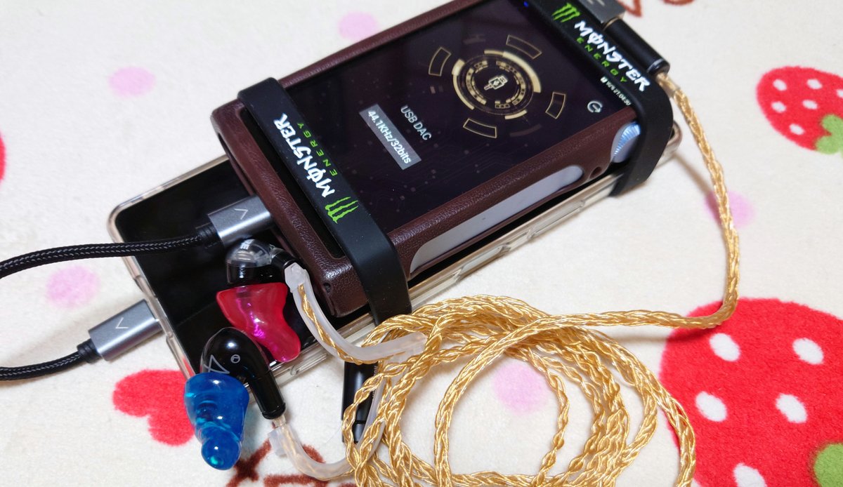 haruko_425's tweet photo. 【 USBケーブル1本だけ見つけた 】
Fiioのケーブル1本だけ見つかったので早速USB DACたいむです(・ω・)🎧️🌟
今日は
📱XPERIA1Ⅱ XQ-AT42
↓
📱SHANLING M3X(USB DAC)
+ AONIC4 eA-R + 3.5mmアダプタ
#SHANLING #M3X #Xperia
#SHURE #AONIC4 #エアラ
比べると #R5Gen2 が完全に上🐧♥️ https://t.co/lxmg5yDJm0