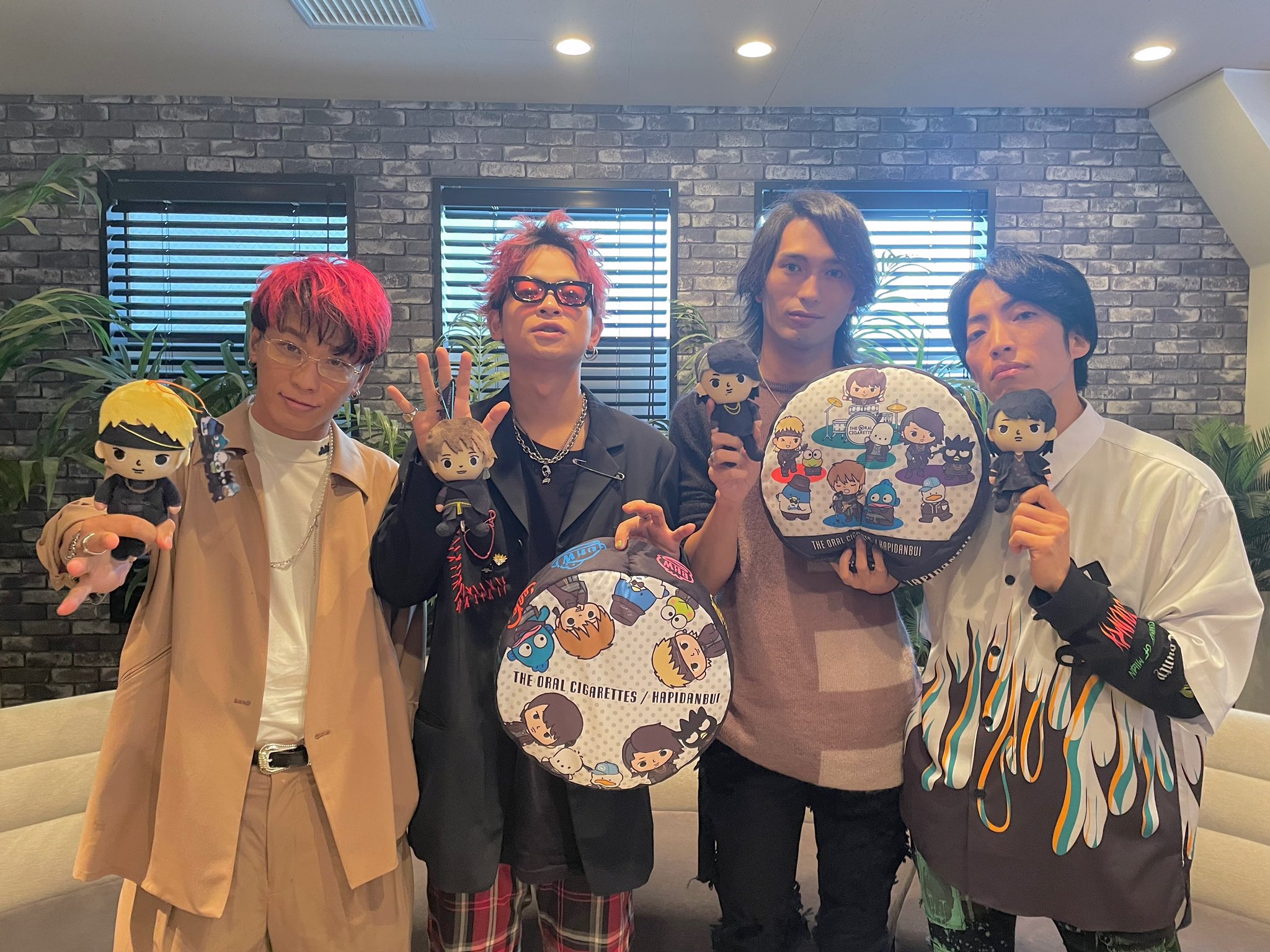 THE ORAL CIGARETTES×はぴだんぶい　クッション THE ORAL CIGARETTES×はぴだんぶい クッション 2025年最新】THE
